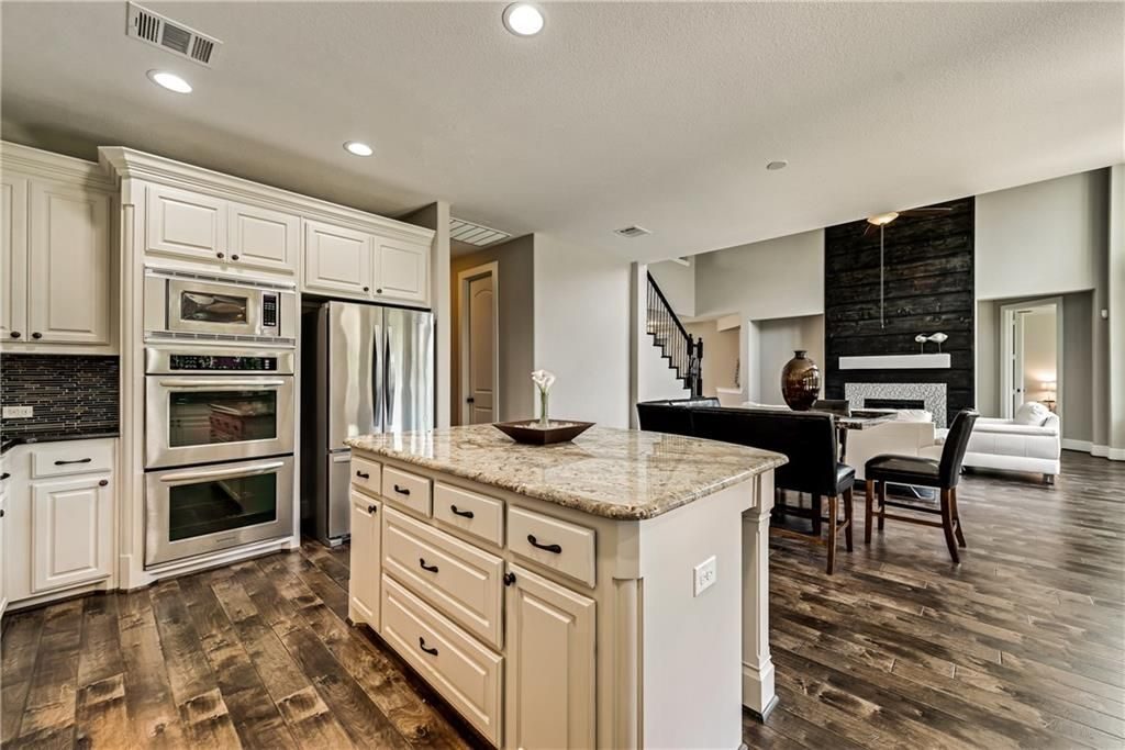 Granite island and double wall oven