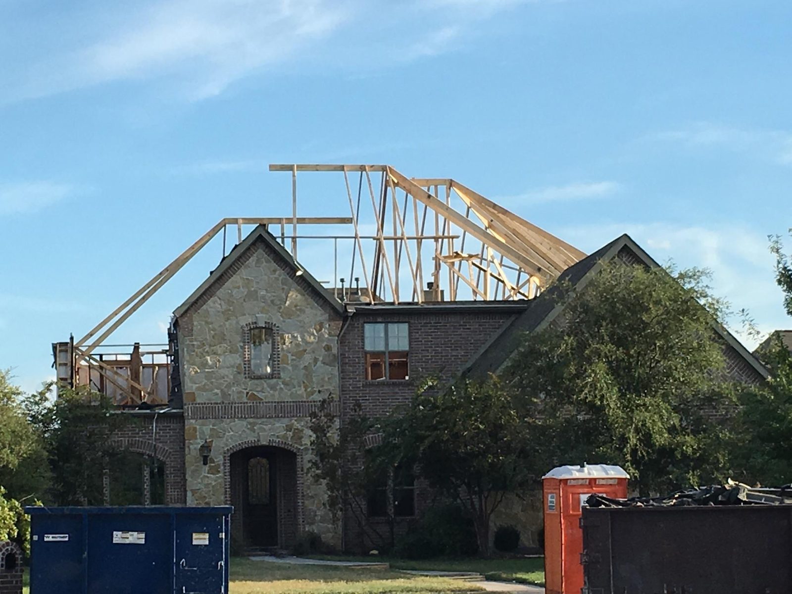 15295 Nottingham Ln front exterior before fire damage rehab